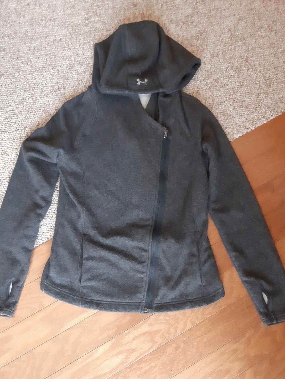 Under Armour Asymmetrical Allseason Gear Hoodie size Medium